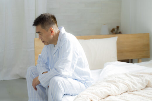 朝早く目が覚める原因と対策｜早朝覚醒とうつ病の見分け方と受診の目安